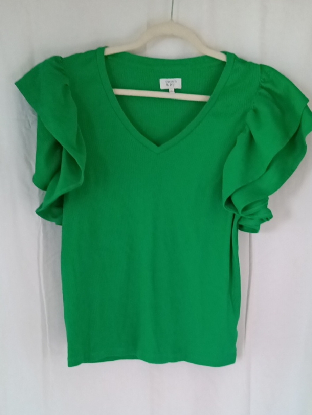 crown & ivy Green V-Neck Short Sleeve Ruffle Top